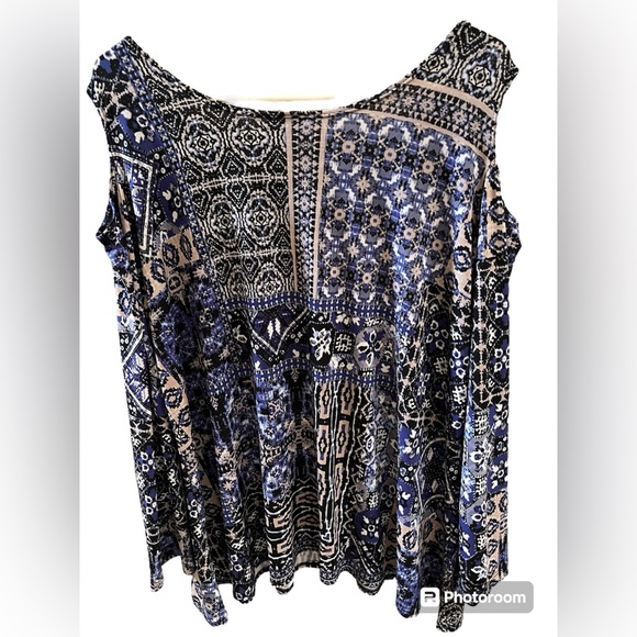 Cold shoulder top - Picture 3 of 3